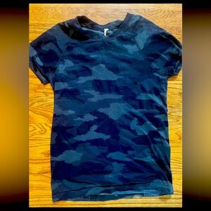 Women’s Athleta Black Camo Top - Size Medium - Like New
